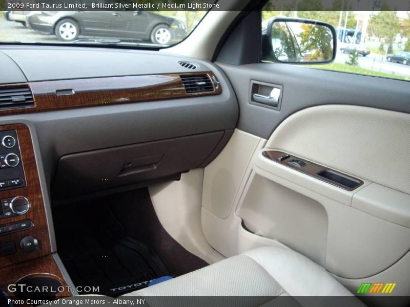 Brilliant Silver Metallic / Medium Light Stone 2009 Ford Taurus Limited