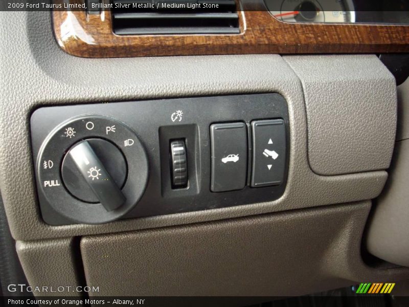 Brilliant Silver Metallic / Medium Light Stone 2009 Ford Taurus Limited