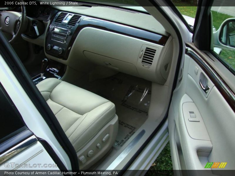 White Lightning / Shale 2006 Cadillac DTS