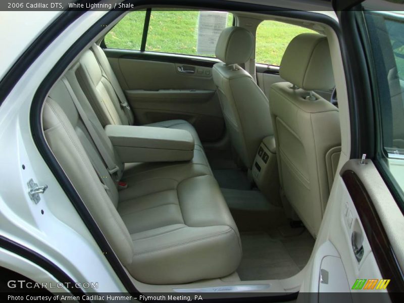White Lightning / Shale 2006 Cadillac DTS
