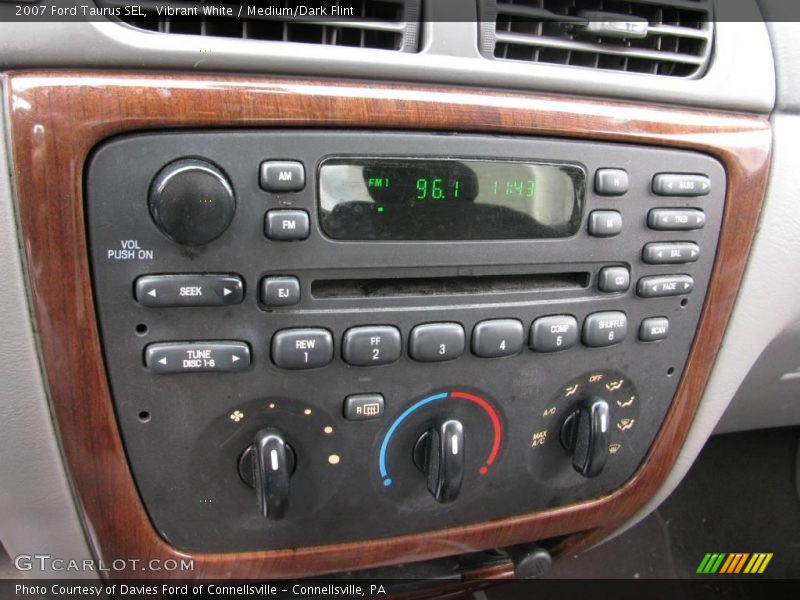 Vibrant White / Medium/Dark Flint 2007 Ford Taurus SEL