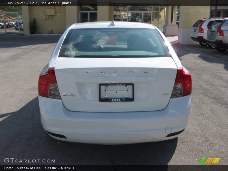 Ice White / Quartz 2009 Volvo S40 2.4i