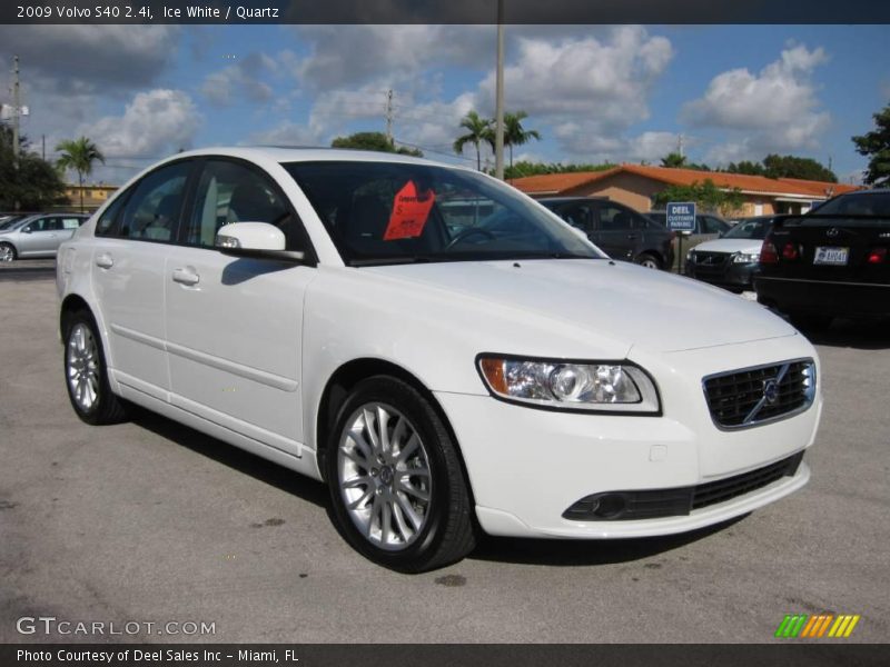 Ice White / Quartz 2009 Volvo S40 2.4i