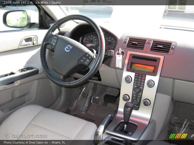 Ice White / Quartz 2009 Volvo S40 2.4i