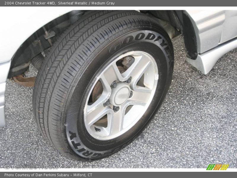 Silverleaf Metallic / Medium Gray 2004 Chevrolet Tracker 4WD