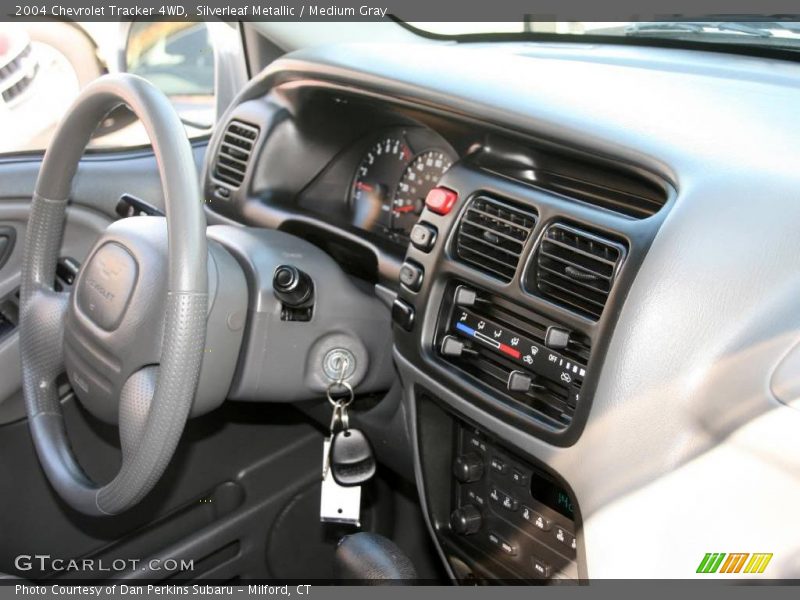 Silverleaf Metallic / Medium Gray 2004 Chevrolet Tracker 4WD