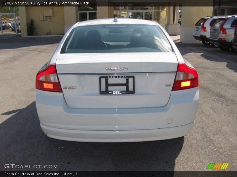 Ice White / Anthracite Black 2007 Volvo S80 3.2