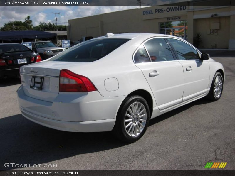 Ice White / Anthracite Black 2007 Volvo S80 3.2