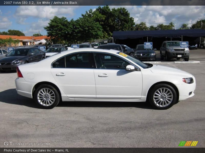 Ice White / Anthracite Black 2007 Volvo S80 3.2