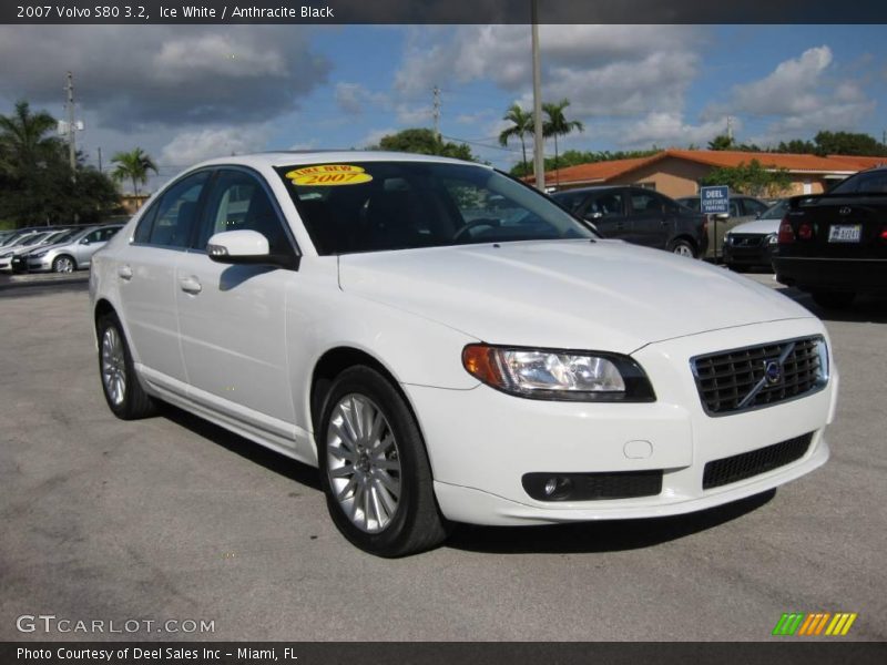 Ice White / Anthracite Black 2007 Volvo S80 3.2