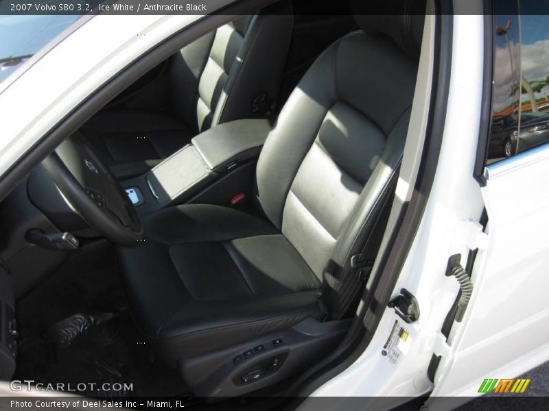 Ice White / Anthracite Black 2007 Volvo S80 3.2
