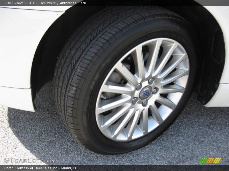 Ice White / Anthracite Black 2007 Volvo S80 3.2