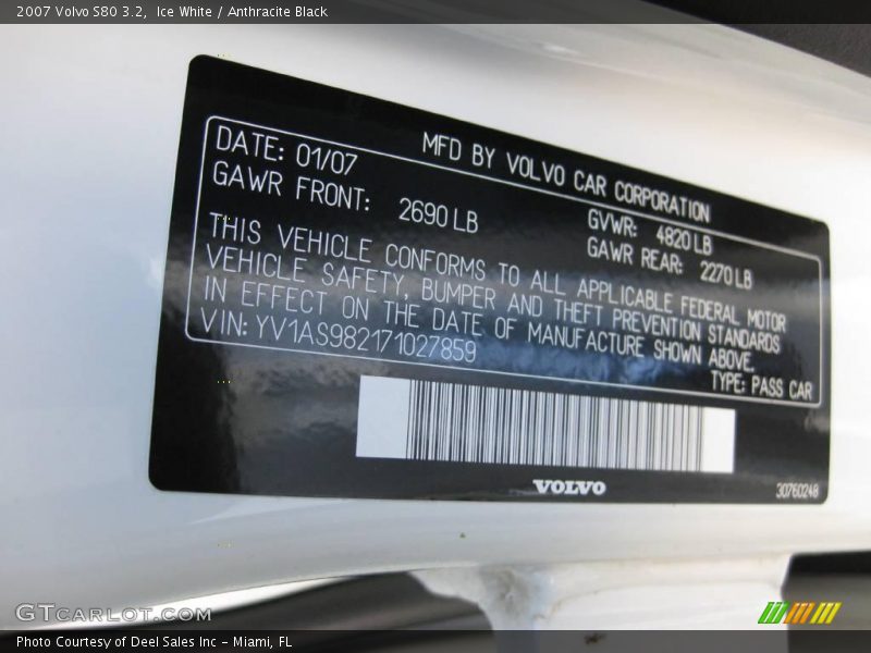 Ice White / Anthracite Black 2007 Volvo S80 3.2