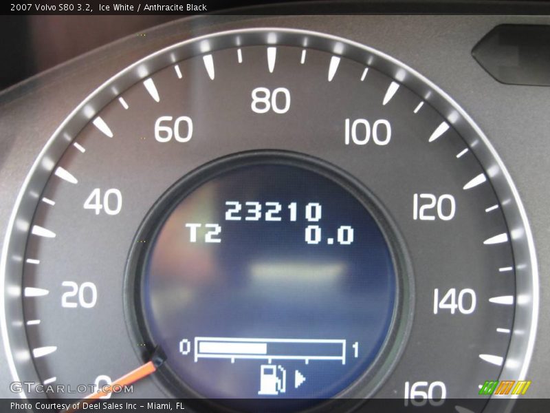 Ice White / Anthracite Black 2007 Volvo S80 3.2