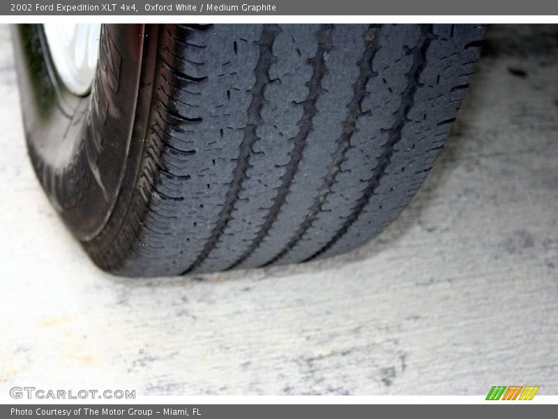 Oxford White / Medium Graphite 2002 Ford Expedition XLT 4x4