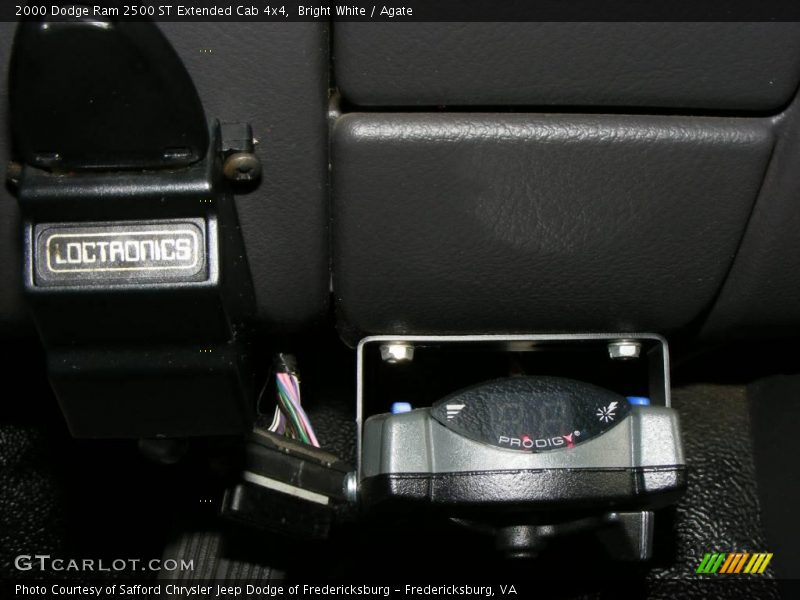 Bright White / Agate 2000 Dodge Ram 2500 ST Extended Cab 4x4