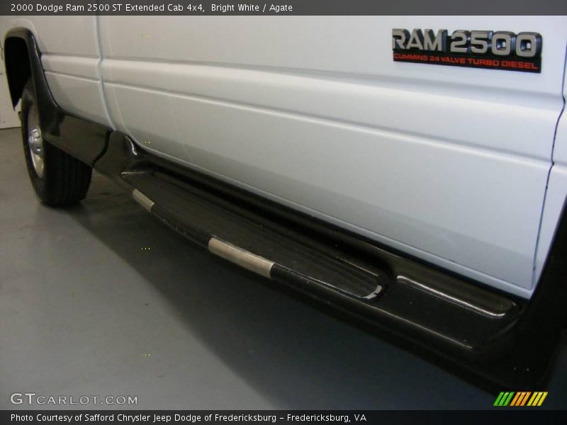 Bright White / Agate 2000 Dodge Ram 2500 ST Extended Cab 4x4