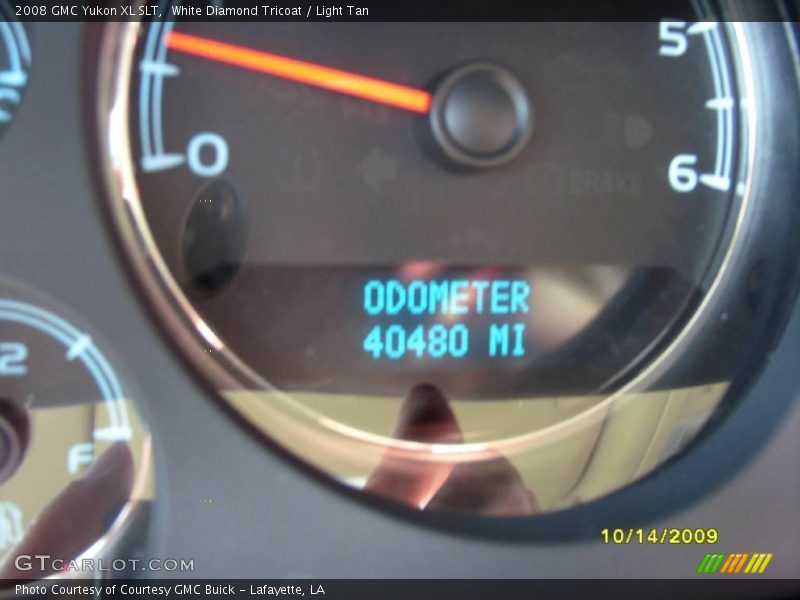 White Diamond Tricoat / Light Tan 2008 GMC Yukon XL SLT