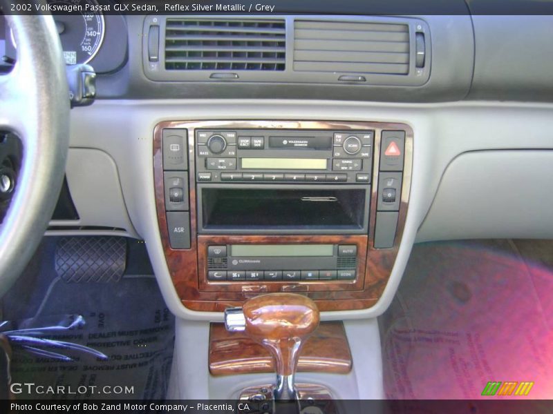 Reflex Silver Metallic / Grey 2002 Volkswagen Passat GLX Sedan