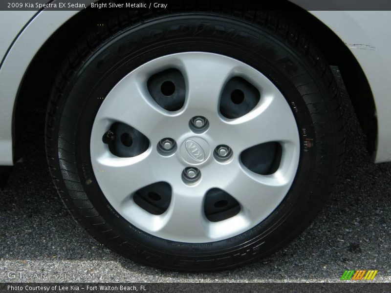 Bright Silver Metallic / Gray 2009 Kia Spectra EX Sedan