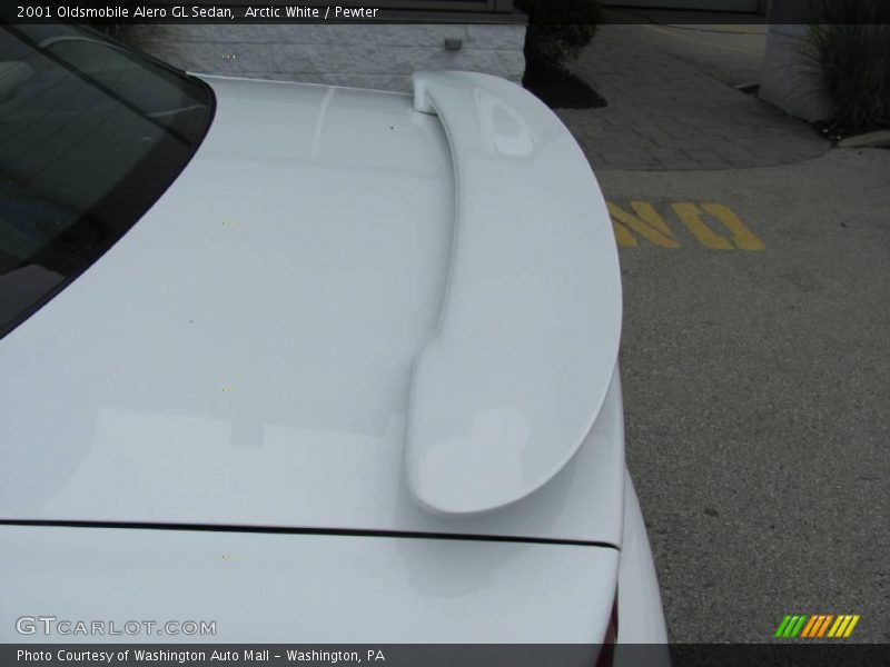 Arctic White / Pewter 2001 Oldsmobile Alero GL Sedan