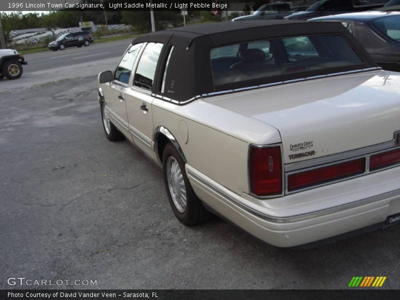 Light Saddle Metallic / Light Pebble Beige 1996 Lincoln Town Car Signature