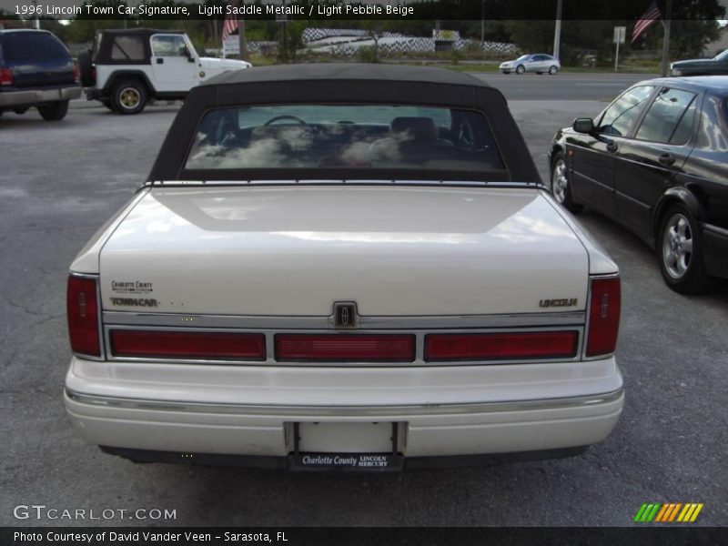 Light Saddle Metallic / Light Pebble Beige 1996 Lincoln Town Car Signature