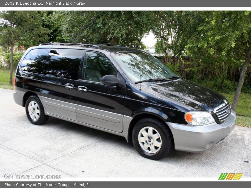 Midnight Black / Gray 2002 Kia Sedona EX
