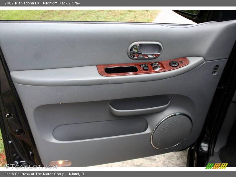 Midnight Black / Gray 2002 Kia Sedona EX