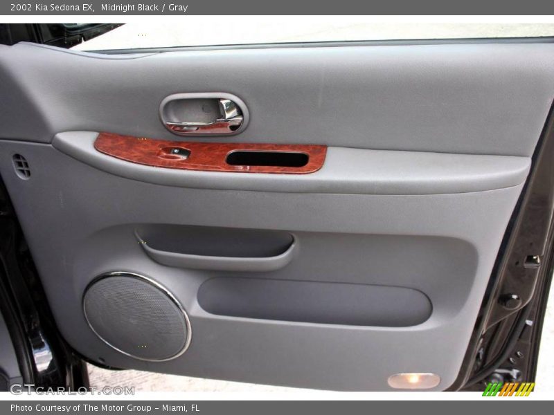 Midnight Black / Gray 2002 Kia Sedona EX