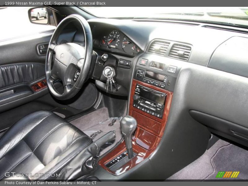 Super Black / Charcoal Black 1999 Nissan Maxima GLE