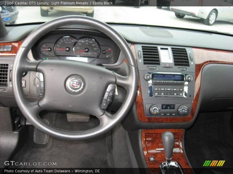 Light Platinum Metallic / Ebony Black 2006 Cadillac DTS Luxury
