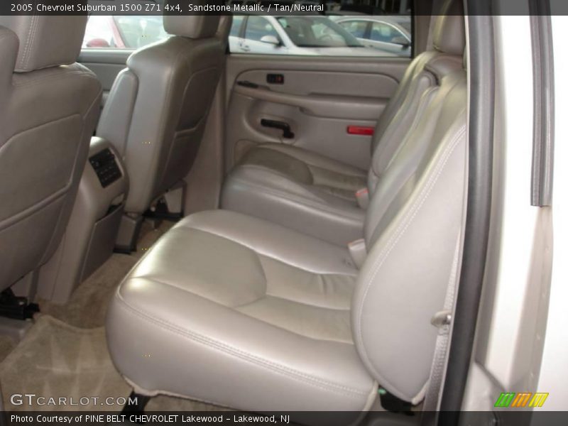 Sandstone Metallic / Tan/Neutral 2005 Chevrolet Suburban 1500 Z71 4x4