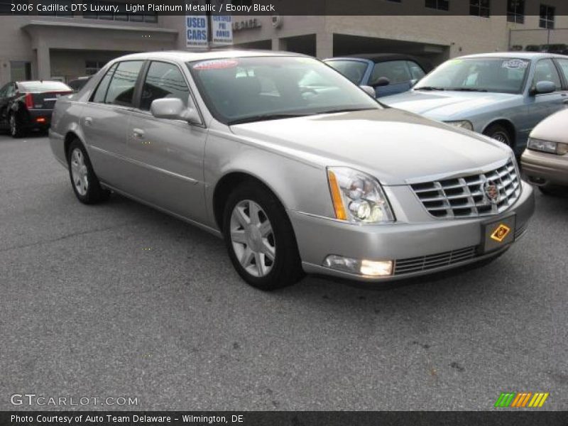 Light Platinum Metallic / Ebony Black 2006 Cadillac DTS Luxury