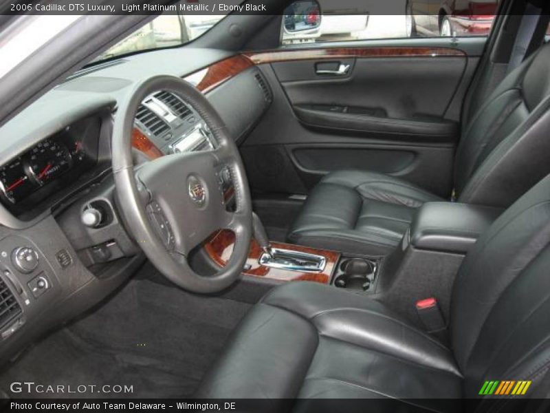 Light Platinum Metallic / Ebony Black 2006 Cadillac DTS Luxury