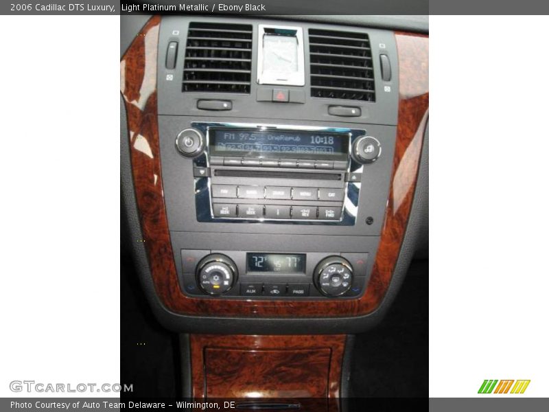 Light Platinum Metallic / Ebony Black 2006 Cadillac DTS Luxury