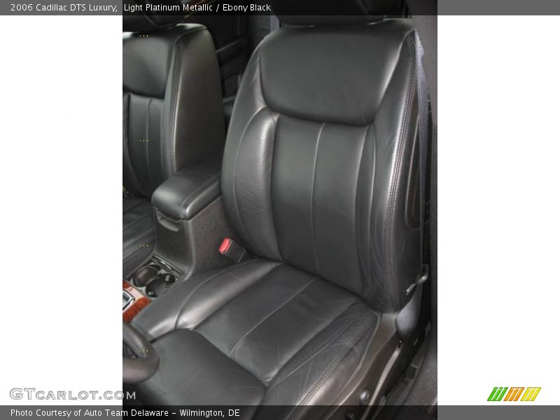 Light Platinum Metallic / Ebony Black 2006 Cadillac DTS Luxury