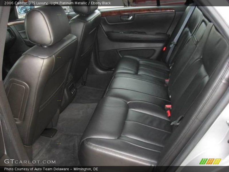 Light Platinum Metallic / Ebony Black 2006 Cadillac DTS Luxury