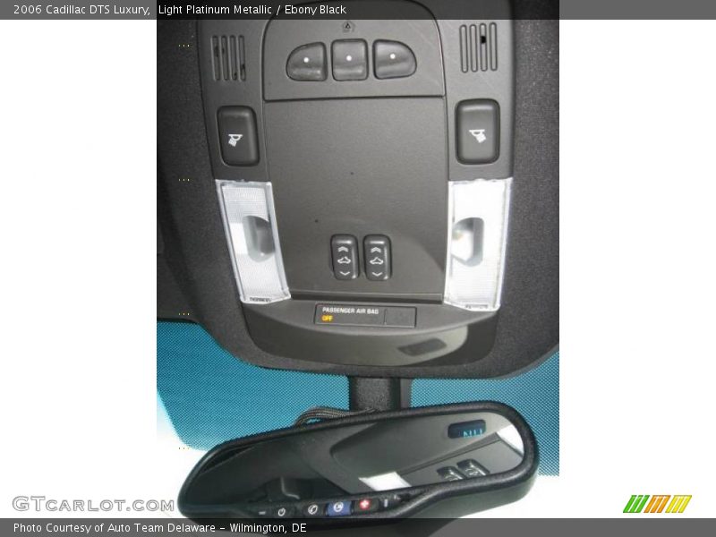 Light Platinum Metallic / Ebony Black 2006 Cadillac DTS Luxury