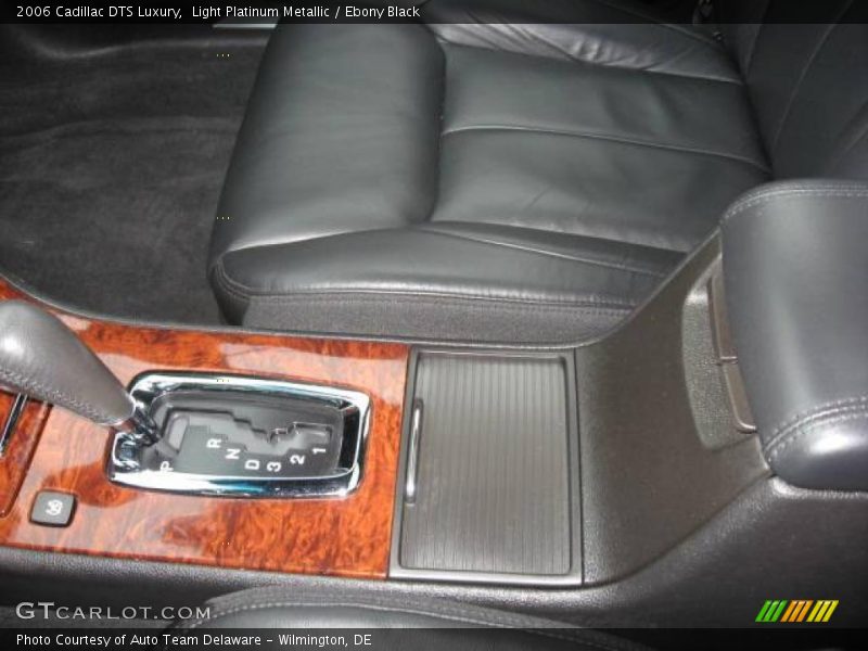 Light Platinum Metallic / Ebony Black 2006 Cadillac DTS Luxury