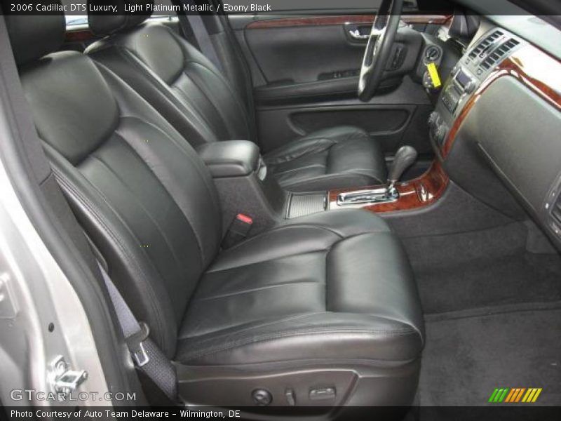 Light Platinum Metallic / Ebony Black 2006 Cadillac DTS Luxury