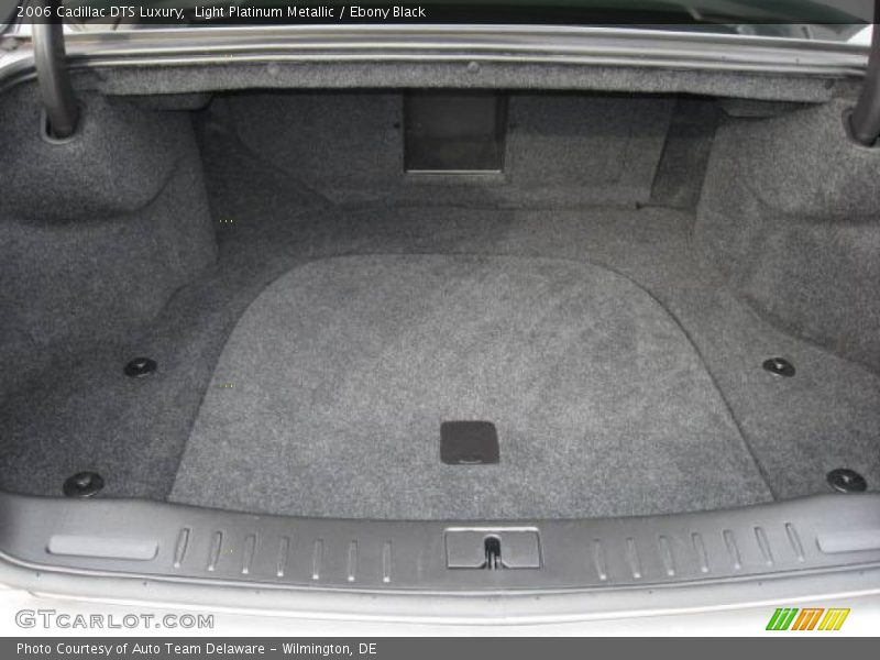 Light Platinum Metallic / Ebony Black 2006 Cadillac DTS Luxury