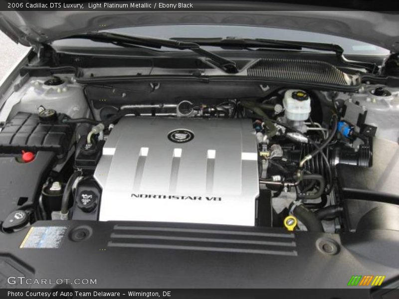 Light Platinum Metallic / Ebony Black 2006 Cadillac DTS Luxury