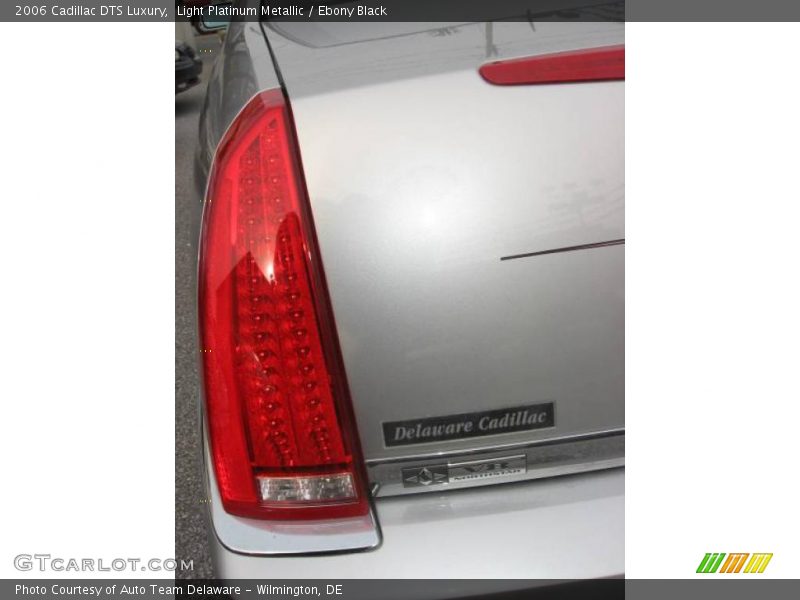 Light Platinum Metallic / Ebony Black 2006 Cadillac DTS Luxury