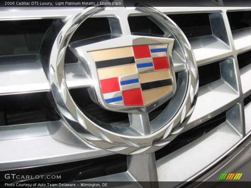 Light Platinum Metallic / Ebony Black 2006 Cadillac DTS Luxury