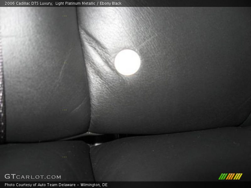 Light Platinum Metallic / Ebony Black 2006 Cadillac DTS Luxury