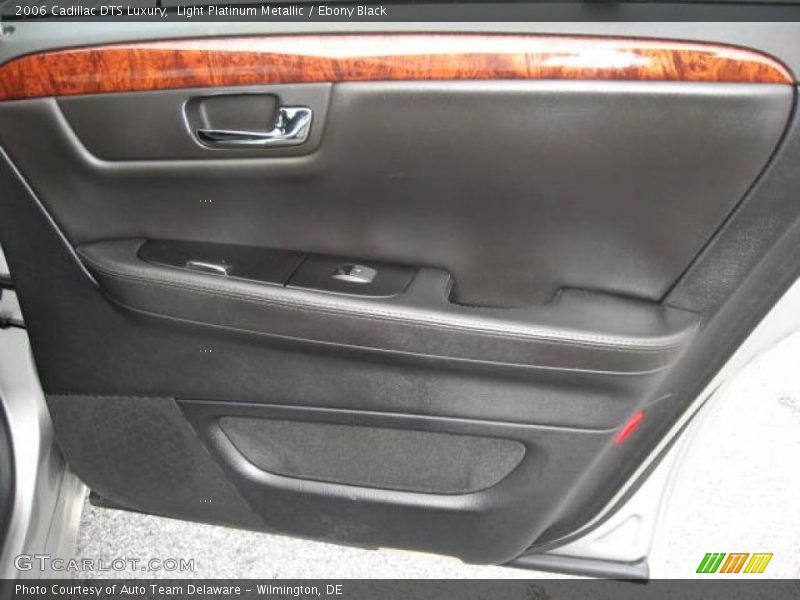 Light Platinum Metallic / Ebony Black 2006 Cadillac DTS Luxury
