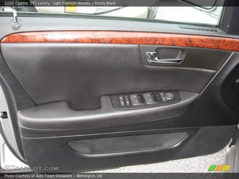 Light Platinum Metallic / Ebony Black 2006 Cadillac DTS Luxury