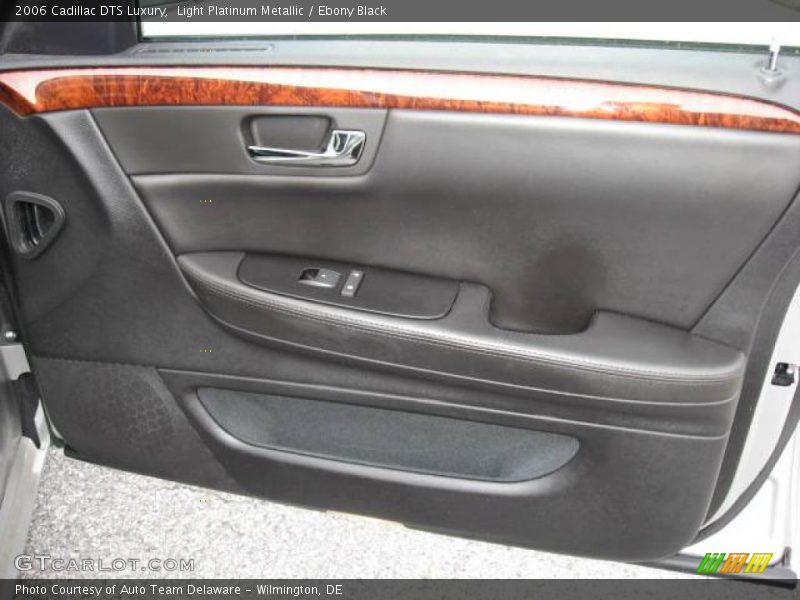 Light Platinum Metallic / Ebony Black 2006 Cadillac DTS Luxury