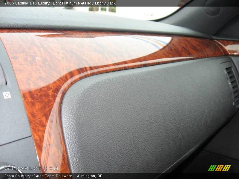 Light Platinum Metallic / Ebony Black 2006 Cadillac DTS Luxury